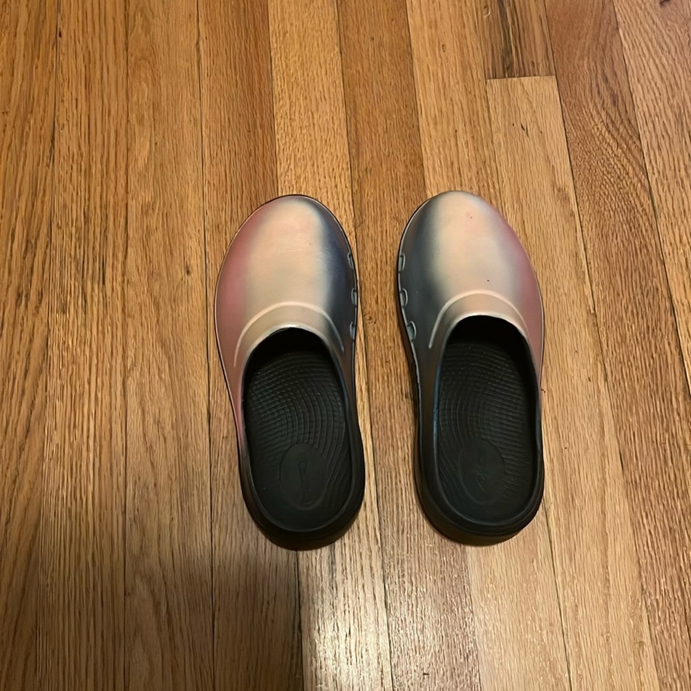 Oofos women’s clogs